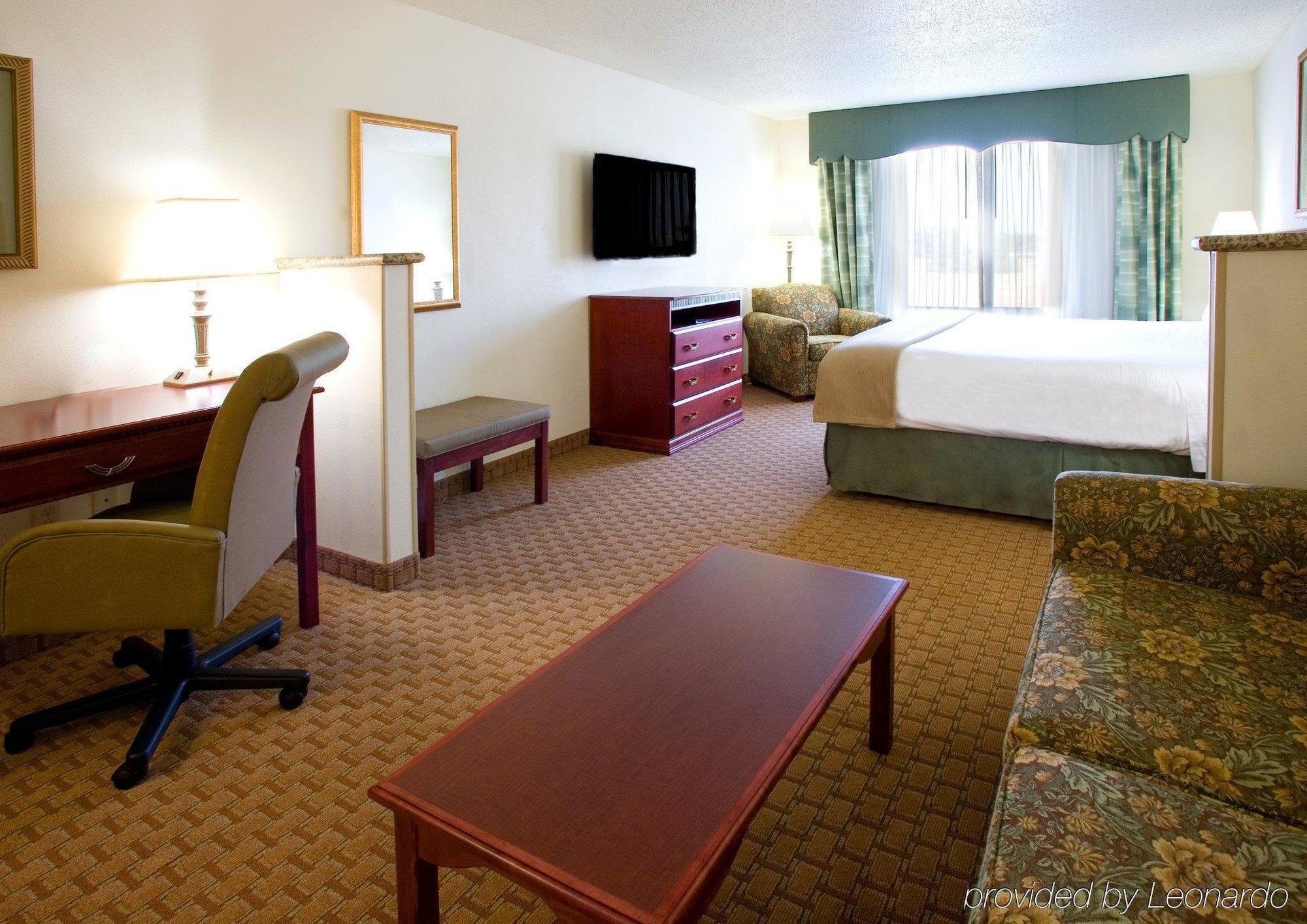 Holiday Inn Express & Suites Selma By Ihg Værelse billede