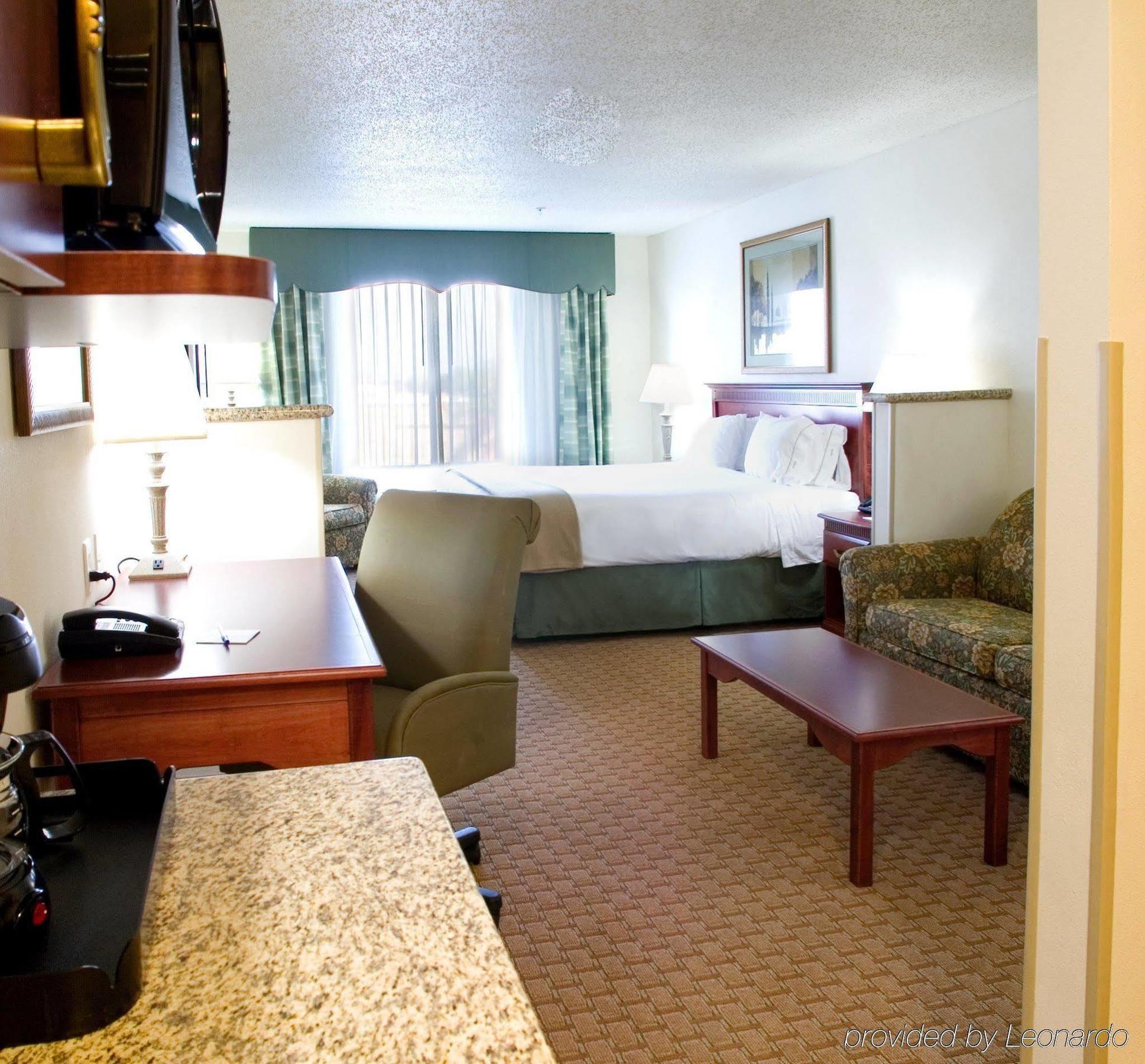 Holiday Inn Express & Suites Selma By Ihg Værelse billede
